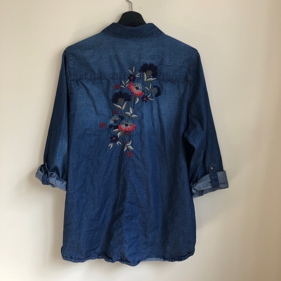 WOMEN’S denim embroidered button down - Picture 4 of 10
